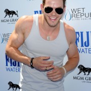 More pics of Kellan Lutz at 'Wet Republic' Daba8f89096933