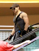 Kellan Lutz leaving the gym - July 22nd, 2010 B1604a89749547