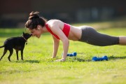 Sarah Shahi, haciendo ejercicio en mallas (¿Telafo?) :D +16 D95c42114213066