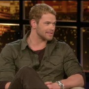 Kellan Lutz - Imagenes/Videos de Paparazzi / Estudio/ Eventos etc. - Página 18 4b0a51132828842