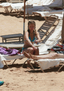 Kristen Bell - Bikini Candids - Hawaii - 18 giu 09 C9b71839603348