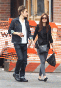 Vampire Diaries star Paul Wesley goes for a stroll 8dce8181784757