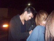 Taylor Lautner with fans on the set of 'Abduction' Bfc13691802470