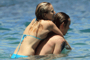 bikini - Kristen Bell - Bikini Candids - Hawaii - 18 giu 09 Fa122039604323