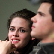 Kristen and Taylor at the 'Eclipse' press conference in Rome 6d602884914447