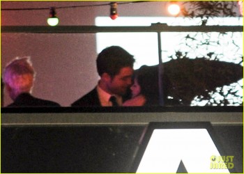 Robsten - Imagenes/Videos de Paparazzi / Estudio/ Eventos etc. - Página 7 D03e73191872771