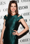 Anne Hathaway -  54th Annual Village Voice Obie Awards - 18 Mag 09 Bd9cba36232639