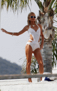 Paris Hilton -  Malibu Swimsuit Photo Shoot - 30 mag 09 A741f337441525