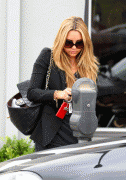 Amanda Bynes - in Jeans..... - Beverly Hills candids - 11 giu 09 389e7639034657