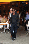 Johnny quittant le resto Da Silvano - NY 264a5540421133