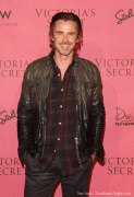 Sam Trammell at the Victoria's Secret Party 99b5fe81105847