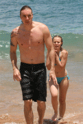 Kristen Bell - Bikini Candids - Hawaii - 18 giu 09 28628939517316