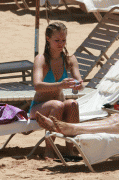 Kristen Bell - Bikini Candids - Hawaii - 18 giu 09 1faf9439602732