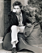 Robert Pattinson - Page 7 56bb5656617327