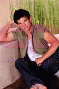 Taylor Lautner - Page 2 6f851f16953676