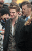 Robert Pattinson - Page 7 67382c56813287