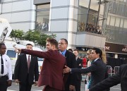 Robert Pattinson 'Eclipse' premiere - photos with the fans Ecfa5a87681103