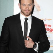 Kellan Lutz - Imagenes/Videos de Paparazzi / Estudio/ Eventos etc. - Página 18 F0f34b132800942