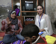 Angelina Jolie en plena Misión de Buena Voluntad con los refugiados 08451850875843