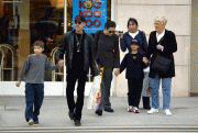 Shopping with Billy Bob, his child and mother - 26th December 2001 375a9a53555028