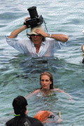 Julia Roberts -Paparazzata  In Bikini sul Set de Eat, Pray, Love, 25ott09 78e93f53701802