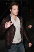 Peter Facinelli signing Autographs for fans in LA 780c0f86997806