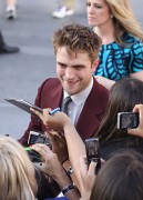 Robert Pattinson 'Eclipse' premiere - photos with the fans Fece2d87680226