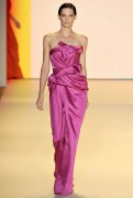 Vestido fucsia de Carolina Herrera SS 2011 para Vogue Cb37d6104573953