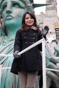 Nov 25, 2010 - Miranda Cosgrove - "Macy's Thanksgiving Day" 84th Annual Parade In NYC 49902e108219300