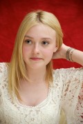 Dakota Fanning: Eclipse Press Conference Portraits (UHQ) 14f89c84630353