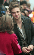 Robert Pattinson - Page 7 4697f056813294