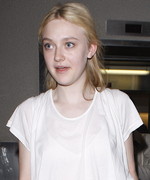 Dakota Fanning arriving at LAX Airport Ccffb183917840