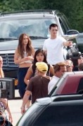 More pics of Taylor Lautner on the set of Abduction B94af788631562