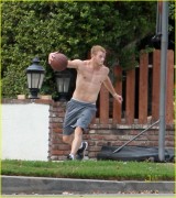 Kellan Lutz: Shirtless Basketball with Dickey Doo! 3b093799877315