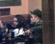 Robsten - Imagenes/Videos de Paparazzi / Estudio/ Eventos etc. - Página 6 5cdffa178160564