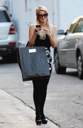 Paris Hilton, In Mini, Shopping In Hollywood, 06nov09 67b36f55152454