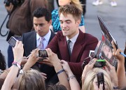 Robert Pattinson 'Eclipse' premiere - photos with the fans 4048cc87681084