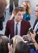 Robert Pattinson 'Eclipse' premiere - photos with the fans 84586c87680568