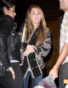 Nov 23, 2010 - Miley Cyrus - Out With Friends In Studio City D7f708108156285