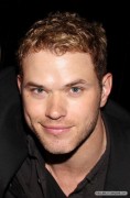 Kellan Lutz - Imagenes/Videos de Paparazzi / Estudio/ Eventos etc. - Página 18 Ccfb2b131144720