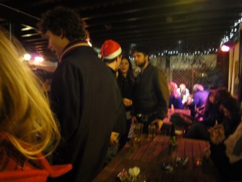 26 Diciembre - Nuevas Fotos de Robert Pattinson en Londres (Nochebuena - 24 de Diciembre 2011)  873d71166533547