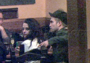 Robsten - Imagenes/Videos de Paparazzi / Estudio/ Eventos etc. - Página 6 407ca5178160594