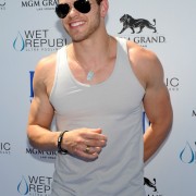 More pics of Kellan Lutz at 'Wet Republic' 5b637c89096915