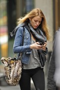 Nov 23, 2010 - Blake Lively - On Set of "Gossip Girl" 94adf5108210272