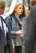 Nov 23, 2010 - Blake Lively - On Set of "Gossip Girl" B2539d108210302