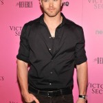 Kellan Lutz - Imagenes/Videos de Paparazzi / Estudio/ Eventos etc. - Página 18 C8f44c132111464