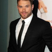 Kellan Lutz - Imagenes/Videos de Paparazzi / Estudio/ Eventos etc. - Página 18 9c91dd132787528