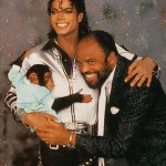 BT Backstage-1988Around the World-MJ+family and friends 0ad78a135986311