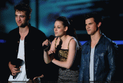 Picture post from the MTV Movie Awards B5c7e383595818