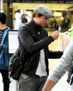 Peter Facinelli at LAX - July 11th, 2010 048e7388395431